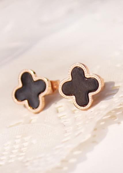 Γυναικεία σκουλαρίκια σε χρυσό-λευκό χρώμα και χρυσό-μαύρο χρώμα