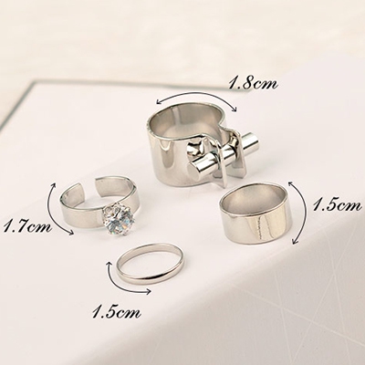 Дамски комплект от четири различни пръстена.