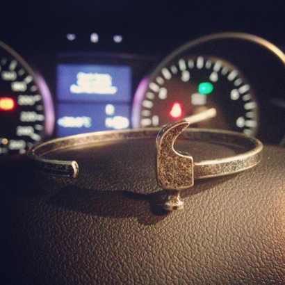 Ανδρικό βραχιόλι σχήματος σφυριού