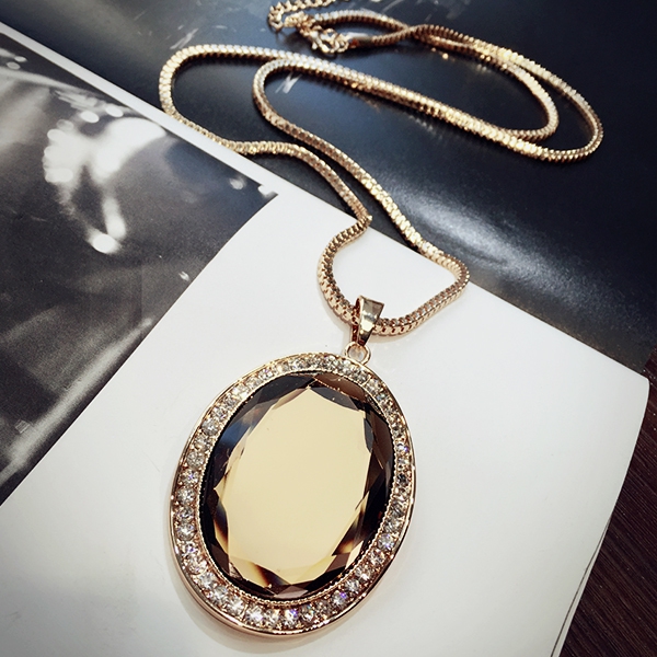 Γυναικείο κολιέ με κρύσταλλο σε δύο χρώματα.