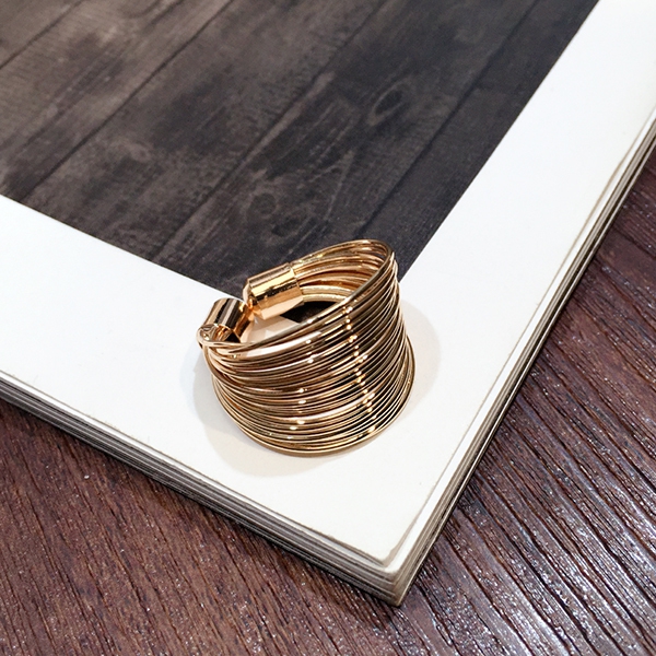 Γυναικείο δαχτυλίδι σε χρυσό χρώμα σε 1 μέγεθος - 1,7 cm