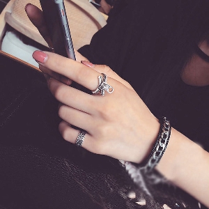 Дамски пръстен в сребрист цвят - тип цип
