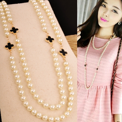 Дамско перлено колие  с детелини.