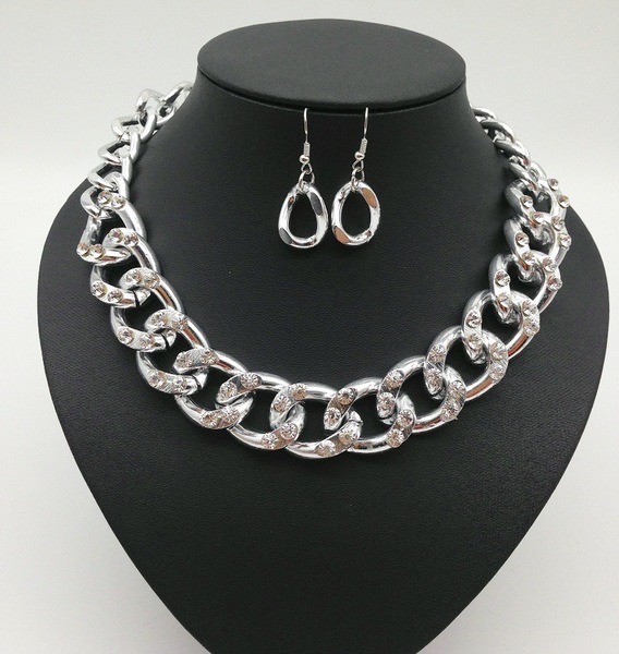 Σετ γυναικείων κολιέ και σκουλαρίκια - χρυσό και ασήμι με πέτρες.