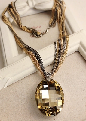 Γυναικείο- κολιέ διάφορα μοντέλα.