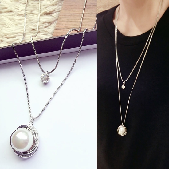 Γυναικείο- κολιέ διάφορα μοντέλα.