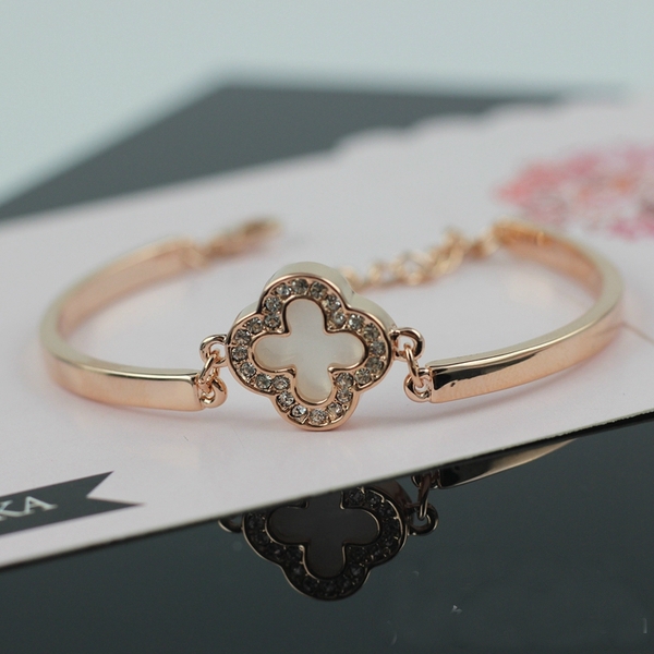 Γυναικεία βραχιόλια δύο μοντέλα με τριφύλλι και λουλούδι.