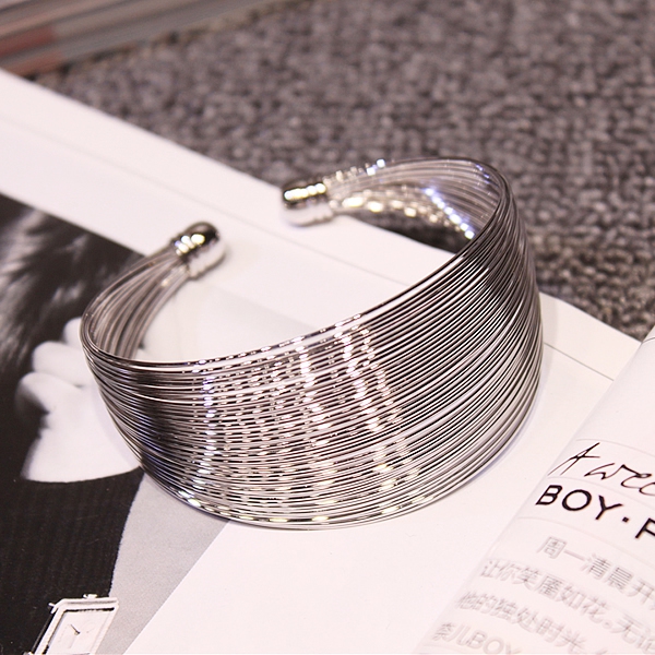 Дамски гривни сребристи и златисти.