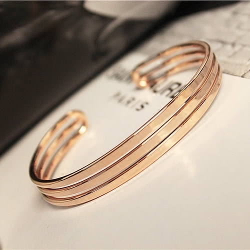 Дамски гривни един модел