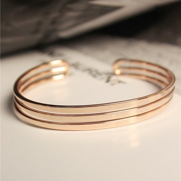 Дамски гривни един модел