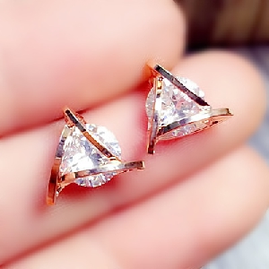 Κομψά γυναικεία σκουλαρίκια σε σχήμα τριγώνου-2 χρωμάτων.