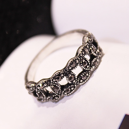 Γυναικεία Δαχτυλίδια  σε μπλε, πράσινο, μαύρο, ασημί, λευκό και κόκκινο-13 μοντέλα