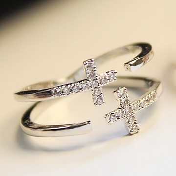 Γυναικεία δαχτυλίδια  σε 2 σχέδια και 2 χρώματα - τύπου σταυρού