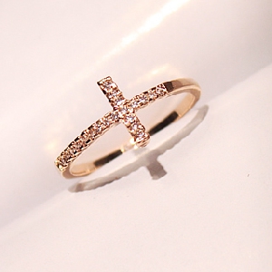 Дамски пръстени в 2 модела и 2 цвята - тип кръст