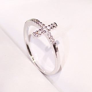 Γυναικεία δαχτυλίδια  σε 2 σχέδια και 2 χρώματα - τύπου σταυρού