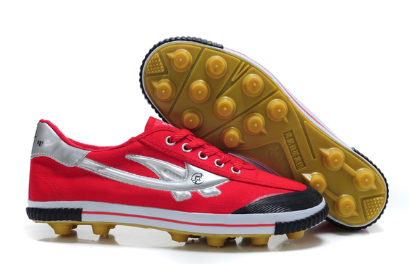 Обувки за футбол -няколко модела за мъже, жени и деца - момчета и момичета