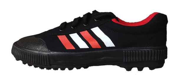 Обувки за футбол -няколко модела за мъже, жени и деца - момчета и момичета