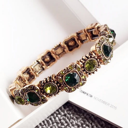 Γυναικεία βραχιόλια με πέτρες - πέντε μοντέλα.