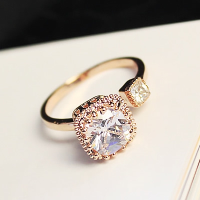 Дамски пръстени в златист и сребрист цвят с кристали - 2 модела