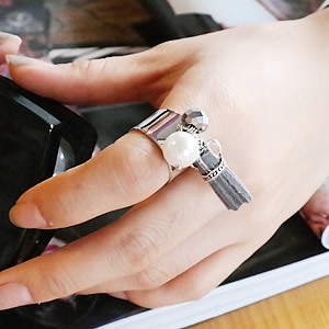 Γυναικεία Δαχτυλίδια με κρεμαστά σε γκρι, μαύρο και κόκκινο