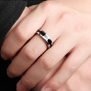 Черни мъжки пръстени изработени от стомана 