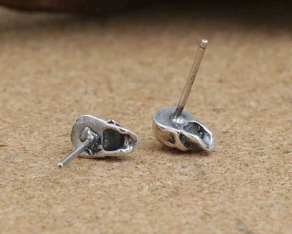 Μαύρα ανδρικά ασημένια σκουλαρίκια κρανίων