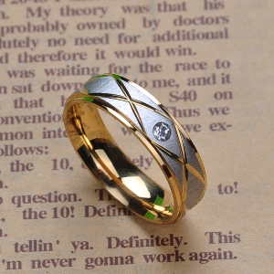 Мъжки пръстен в златист цвят с кристал - 17 мм