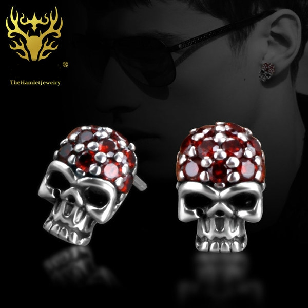 Ανδρικά σκουλαρίκια που  σχηματίζουν κρανίο