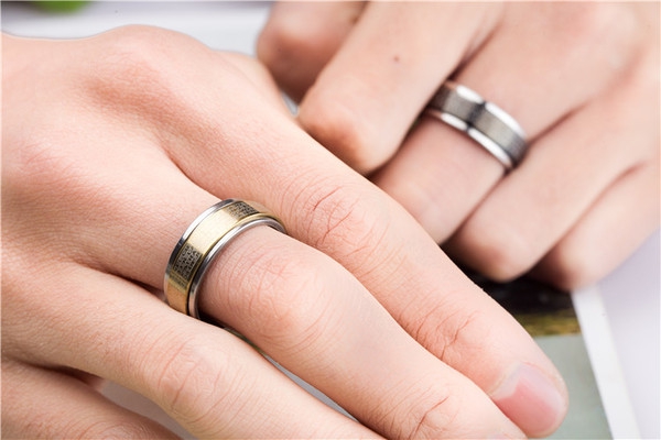 Χρυσά και μαύρα ανδρικά δαχτυλίδια από χάλυβα - 4 μεγέθη