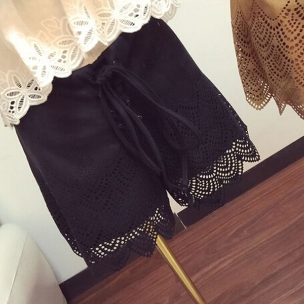 Γυναικεία σορτσάκια από δαντέλα και κορδόνια