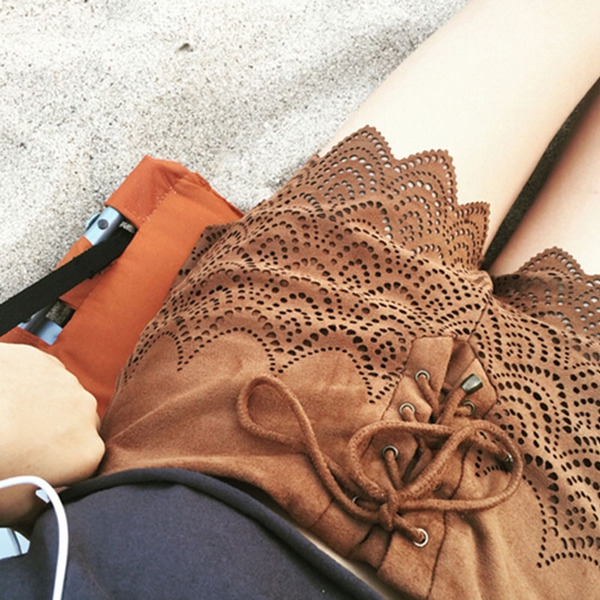 Γυναικεία σορτσάκια από δαντέλα και κορδόνια