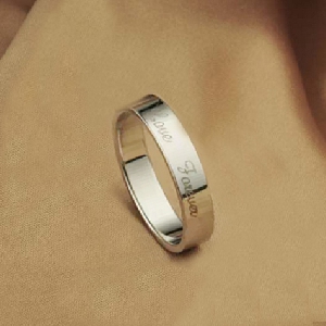 Мъжки и дамски  пръстен гравиран в сребрист цвят