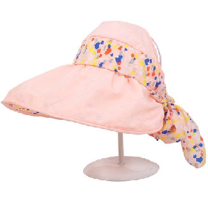 Γυναικείο ανοιχτόχρωμο καπέλο κατάλληλο για την παραλία για καλοκαιρινή σεζόν