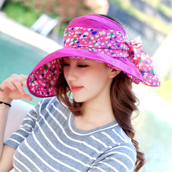 Γυναικείο ανοιχτόχρωμο καπέλο κατάλληλο για την παραλία για καλοκαιρινή σεζόν