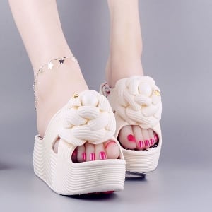 Γυναικείες παντόφλες  σε ροζ κόκκινο πράσινο και λευκό χρώμα