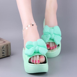 Γυναικείες παντόφλες  σε ροζ κόκκινο πράσινο και λευκό χρώμα