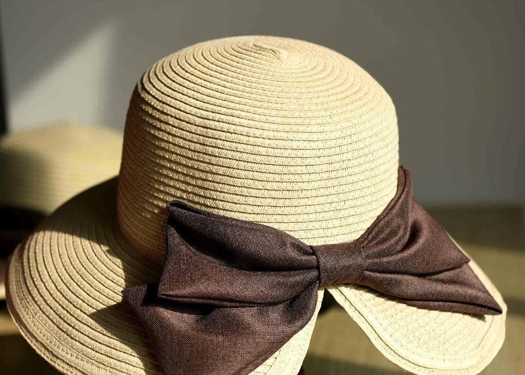 Γυναικείο ψάθινο καπέλο για την παραλία – σε σκούρο καφέ χρώμα εύρος