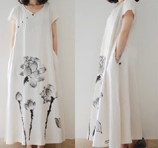 Κυρίες και μήκους λευκό φόρεμα με απίστευτη floral μοτίβο