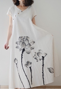 Дамска широка и дълга бяла рокля със невероятен цветен мотив