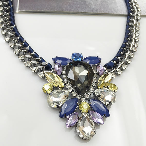 Πολύχρωμα γυναικεία περιδέραια