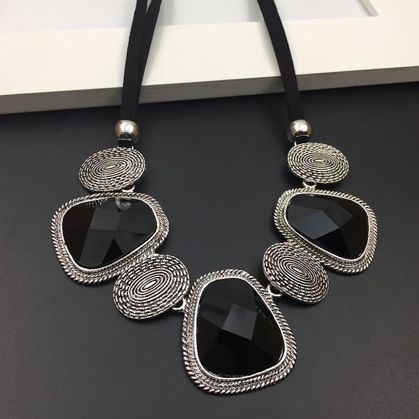 Πολύχρωμα γυναικεία περιδέραια