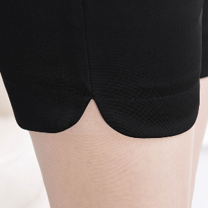 Дамски летни къси панталони в черен цвят