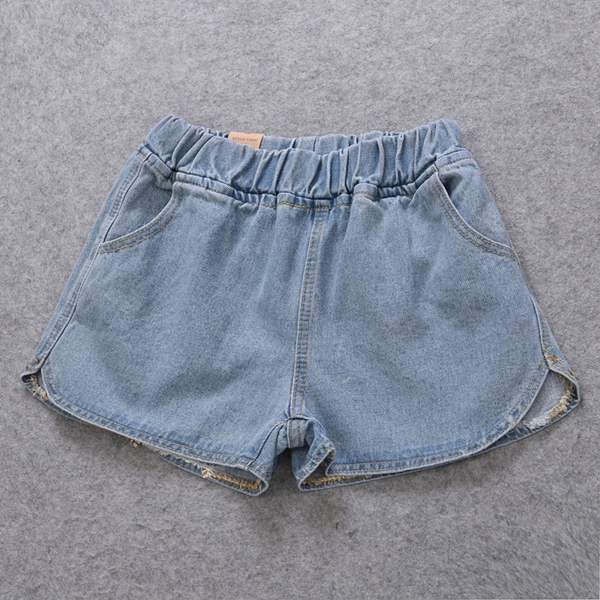 Дамски къси дънкови панталона  два модела светли и тъмнни.