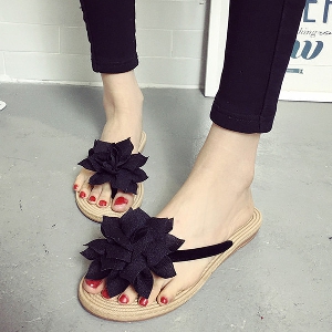 Дамски чехли с цвете черен и бял цвят