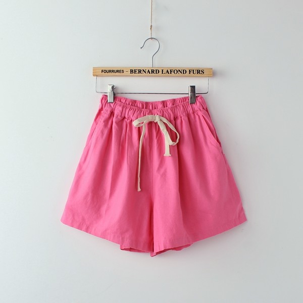 Σύντομη κυρίες παντελόνι - διάφορα μοντέλα και χρώματα