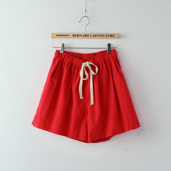 Σύντομη κυρίες παντελόνι - διάφορα μοντέλα και χρώματα