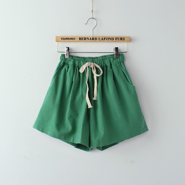 Σύντομη κυρίες παντελόνι - διάφορα μοντέλα και χρώματα