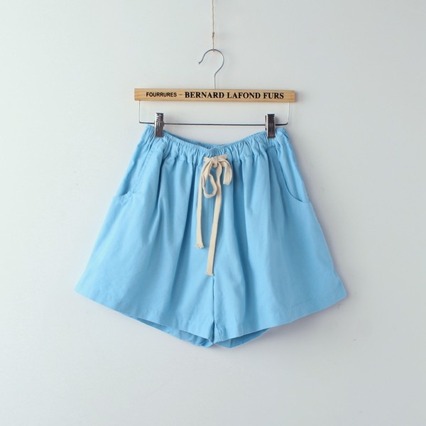 Σύντομη κυρίες παντελόνι - διάφορα μοντέλα και χρώματα