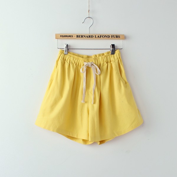 Σύντομη κυρίες παντελόνι - διάφορα μοντέλα και χρώματα