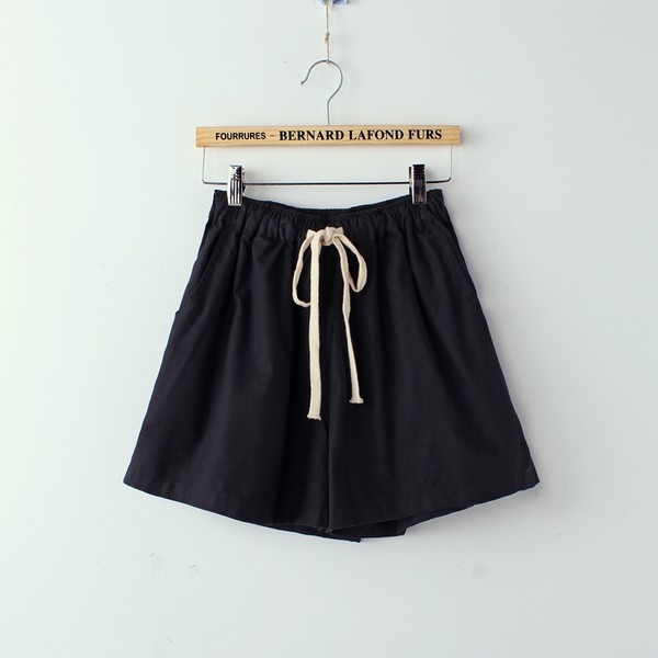 Σύντομη κυρίες παντελόνι - διάφορα μοντέλα και χρώματα